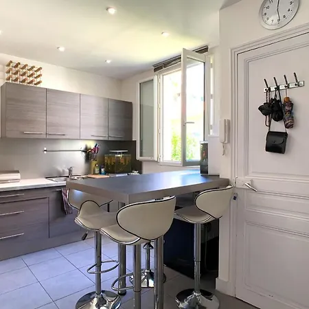 Apartment Spacious 120M Air-Conditioned 3-Bedroom Apartment With Garage