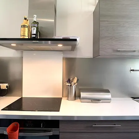 Apartment Spacious 120M Air-Conditioned 3-Bedroom Apartment With Garage