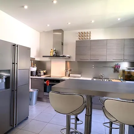 Spacious 120M Air-Conditioned 3-Bedroom Apartment With Garage Appartement *