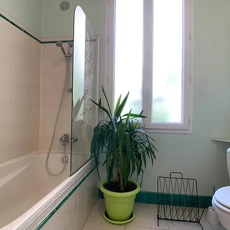 Appartement Spacious 120M Air-Conditioned 3-Bedroom Apartment With Garage *